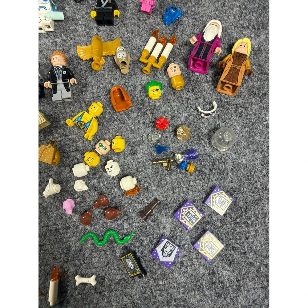 Lego Minifigure and Accessories Lot